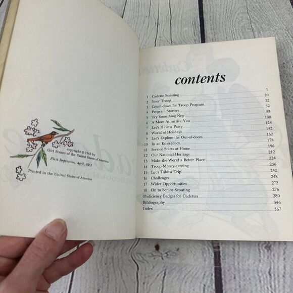 Cadette Girl Scout Handbook 16th Printing 1963 USA - Picture 4 of 9